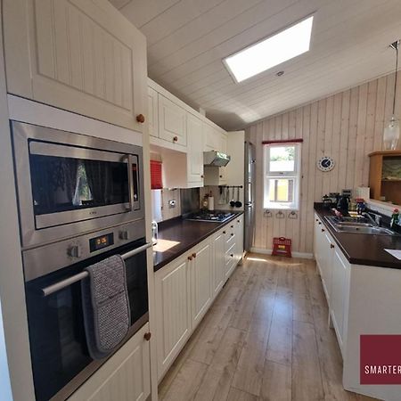 Milford On Sea - 4 Bedroom Lodge In Shorefield Country Park Exterior foto